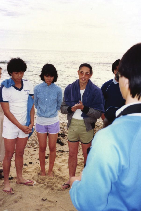 1984 青年退修營中在海邊舉行浸禮